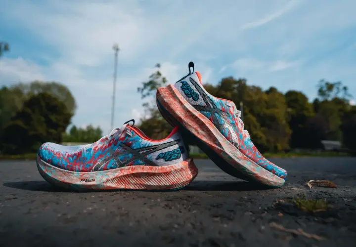 Kolorowe buty do biegania Asics Noosa Tri 16 gotowe na wyzwania.