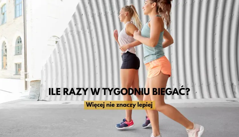 Dwie kobiety biegają, zastanawiając się, ile razy w tygodniu biegać. "Więcej nie znaczy lepiej" - podpowiada tekst.