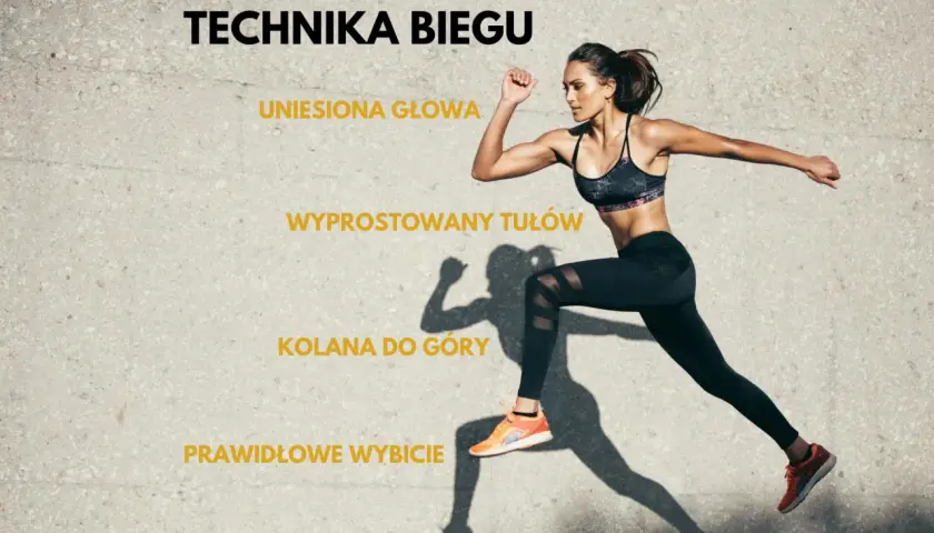 Kobieta demonstruje prawidłową technikę biegu: uniesiona głowa, wyprostowany tułów, kolana do góry, prawidłowe wybicie.