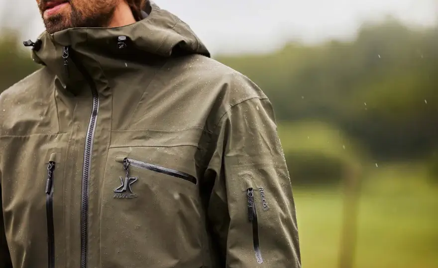 Water repellent kurtka - Co to znaczy? Mżawka vs ulewa
