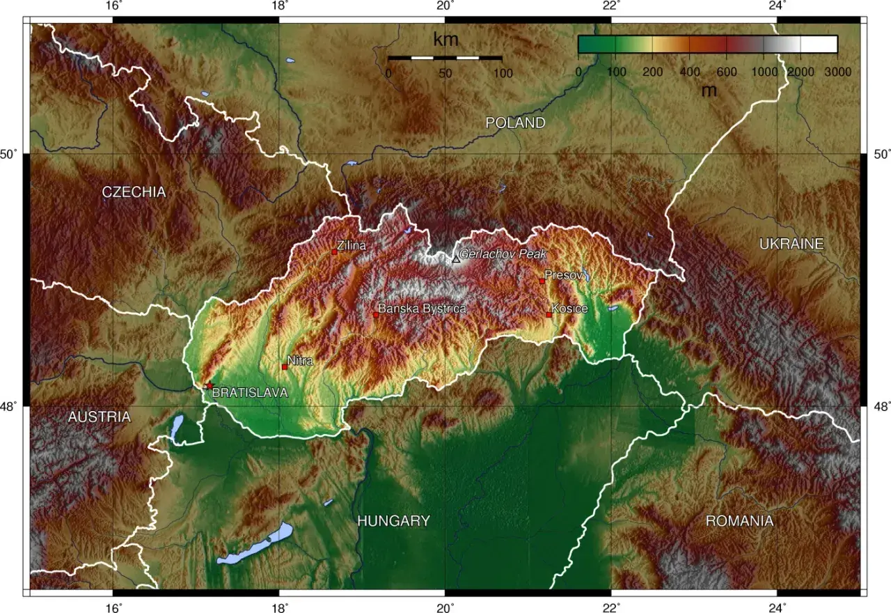 Słowacja góry: mapa topograficzna z zaznaczonymi pasmami górskimi, w tym Tatrami z Gerlachowskim Szczytem.