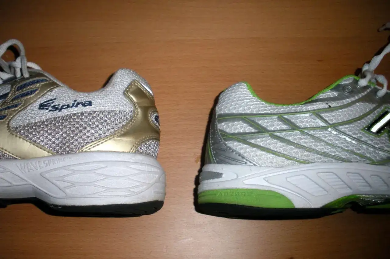Dwa buty sportowe, jeden złoty z napisem Espira, drugi biało-zielony. Czy buty do biegania nadają się do chodzenia?