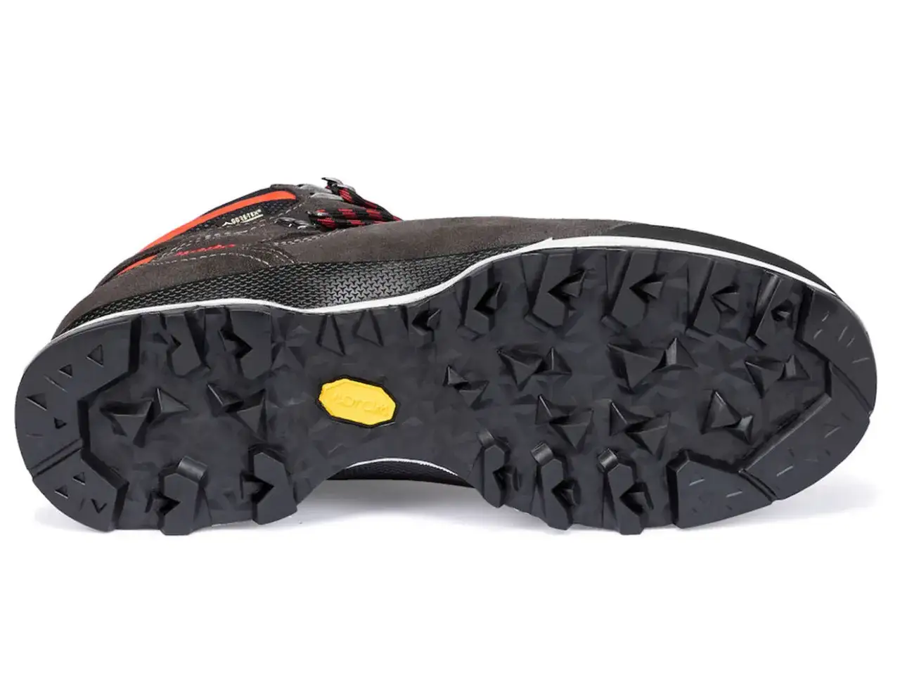 Podeszwę buta trekkingowego z agresywnym bieżnikiem i żółtym logo Vibram. Czy to lepsze niż Contagrip?